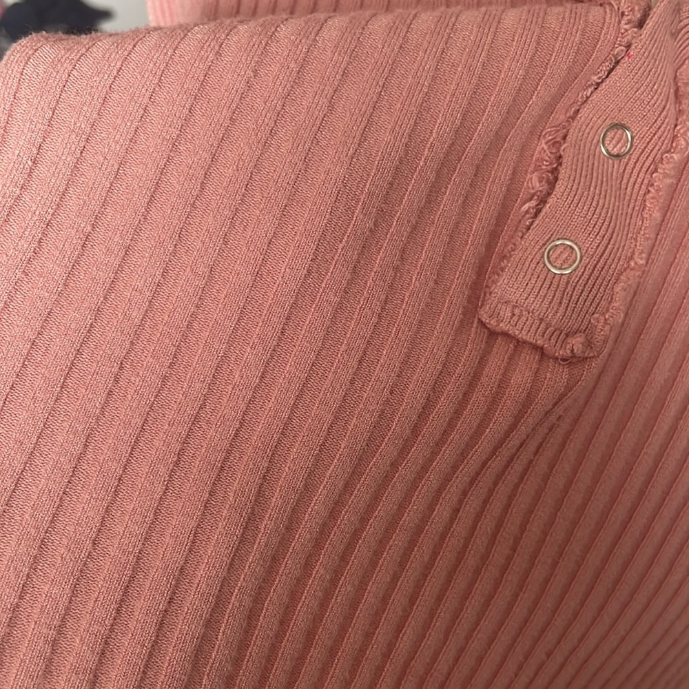 RIBBED PINK URBAN OUTFITTERS LONGSLEEVE WORN A COUPLE TIMES - Picture 3 of 6